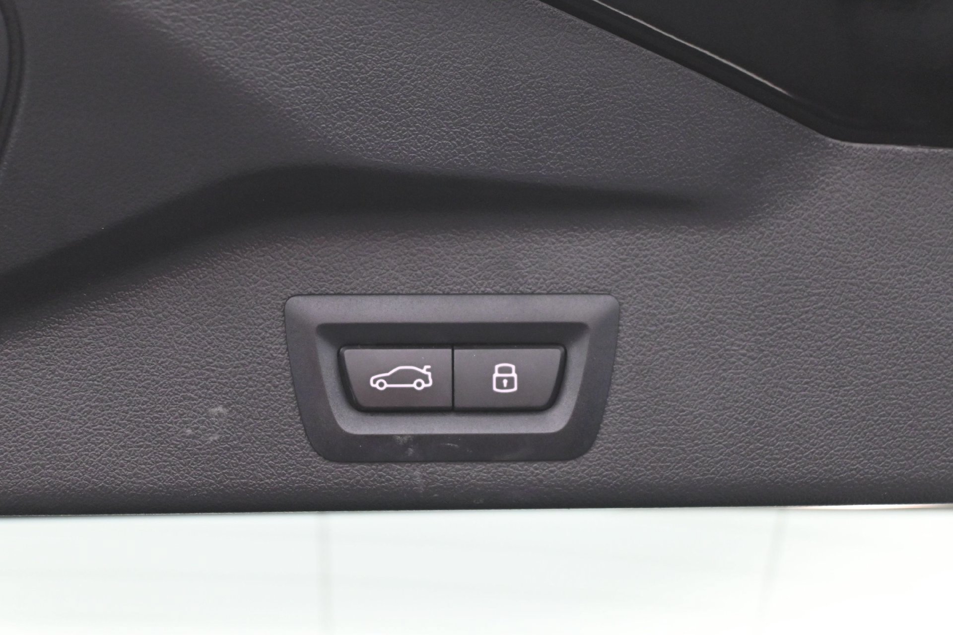 Used 2025 BMW X5 xDrive50e AWD/4WD image 33