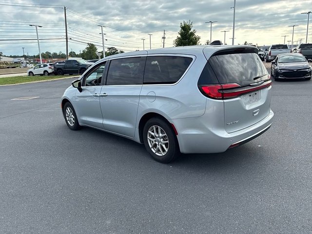 Used 2024 Chrysler Pacifica Touring-L FWD image 13