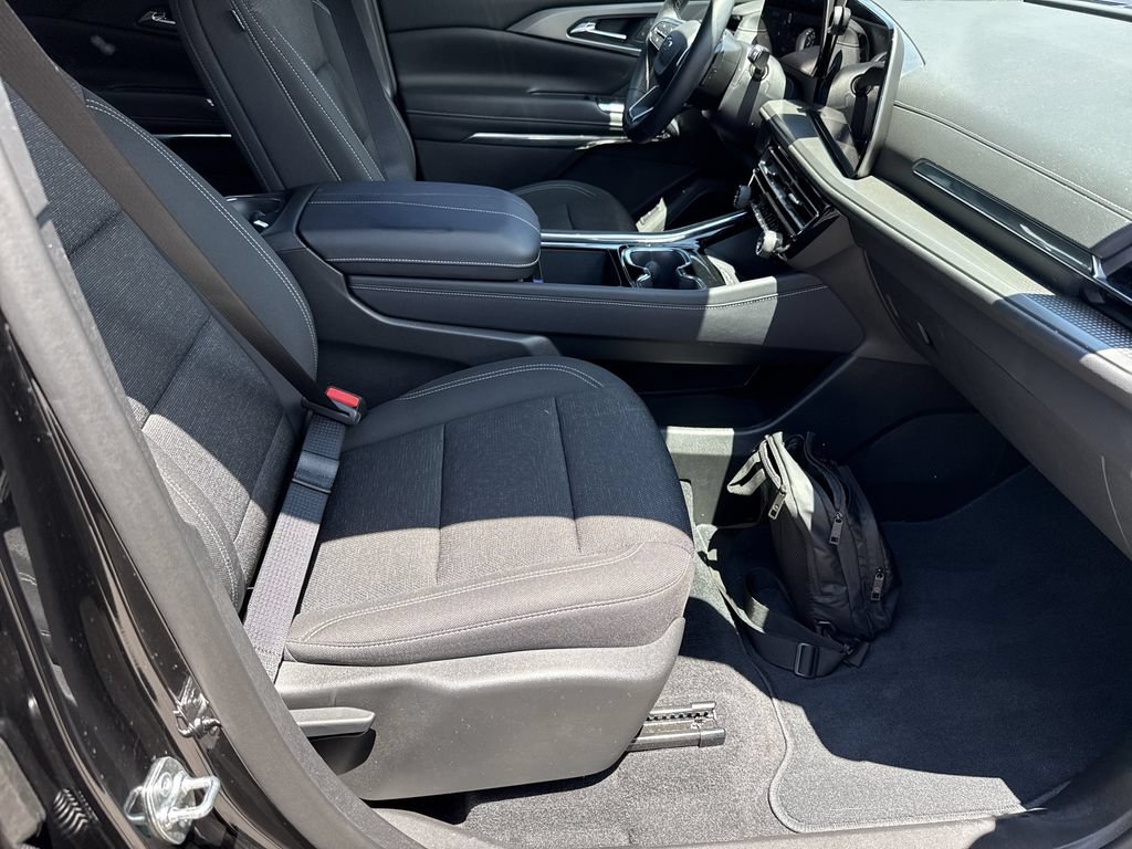 Used 2026 Chevrolet Traverse LT w/ Midnight/Sport Edition FWD image 13