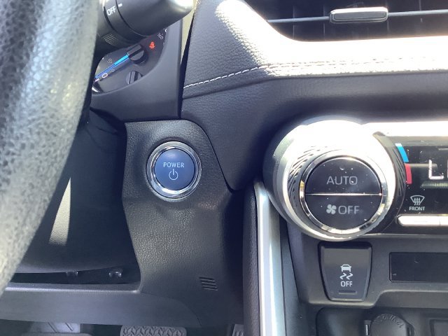 Used 2022 Toyota RAV4 XLE AWD/4WD image 16