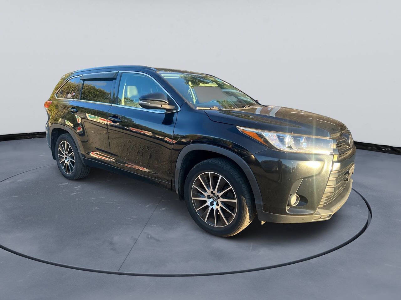Used 2017 Toyota Highlander SE image 5