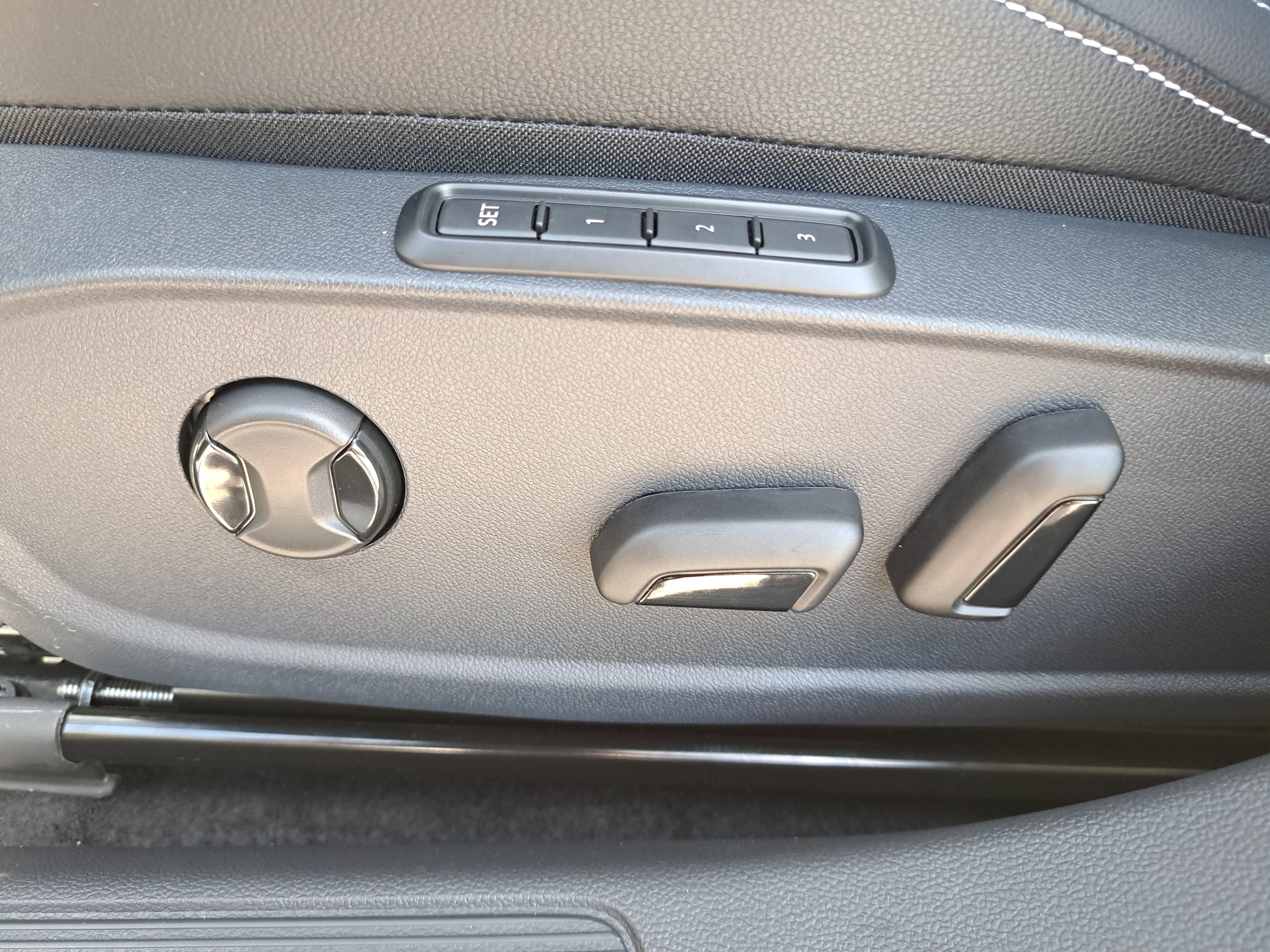 New 2026 Volkswagen Jetta SEL FWD image 27