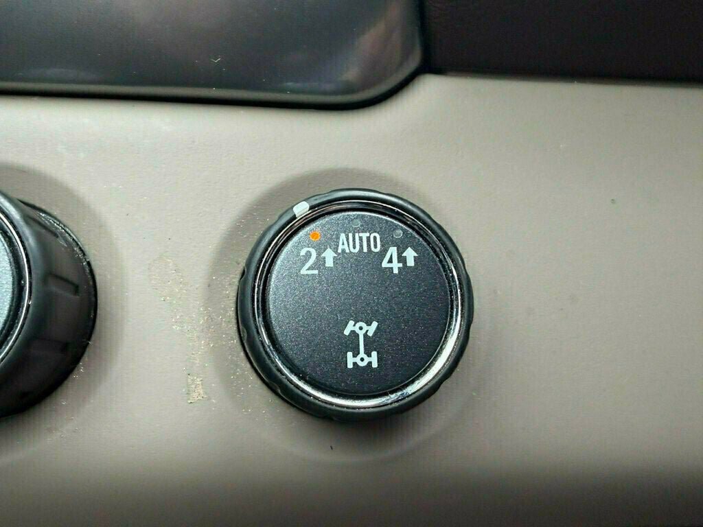 Used 2018 Chevrolet Suburban LT AWD/4WD image 16