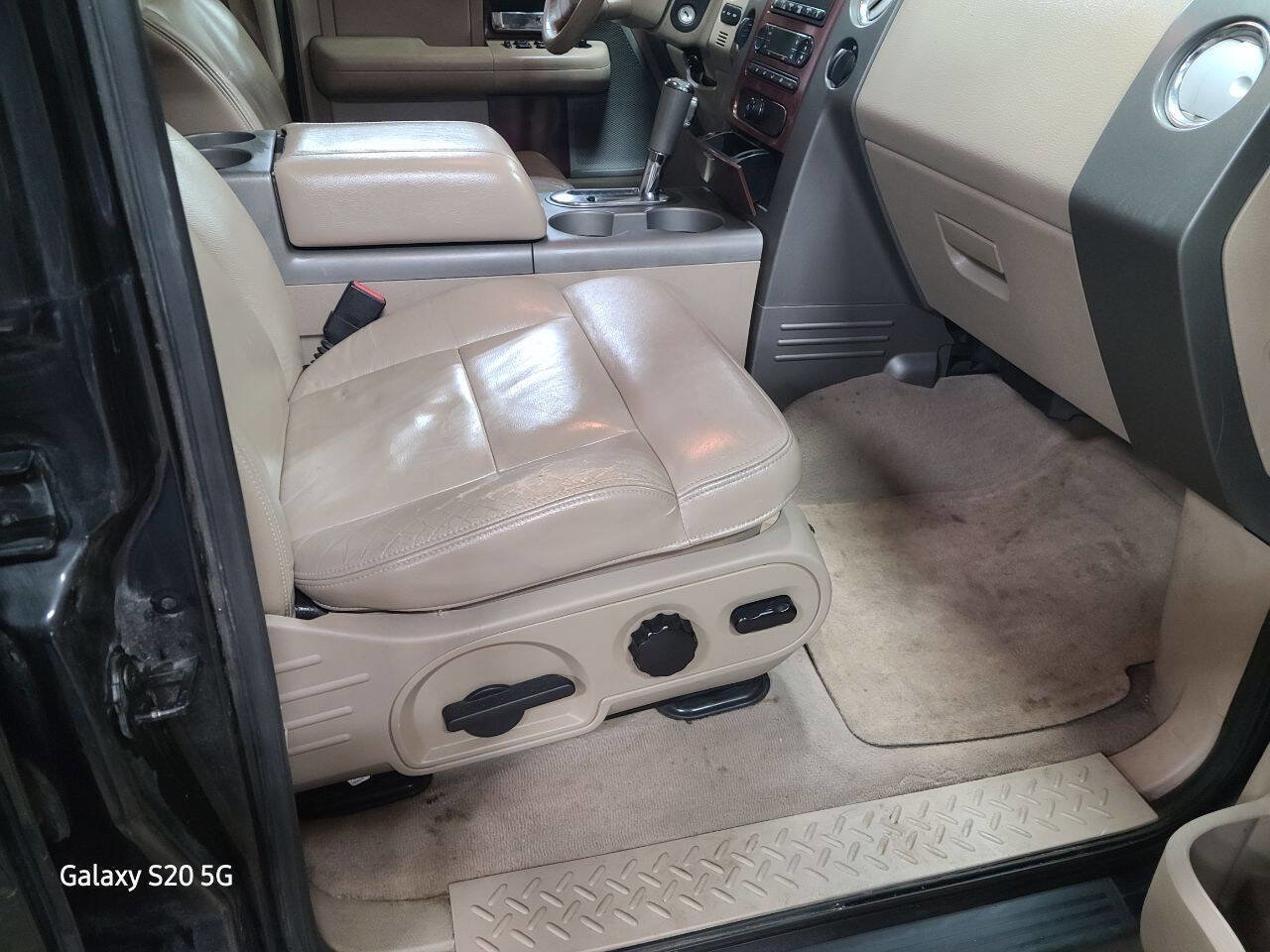 Used 2005 Ford F150 Lariat image 15