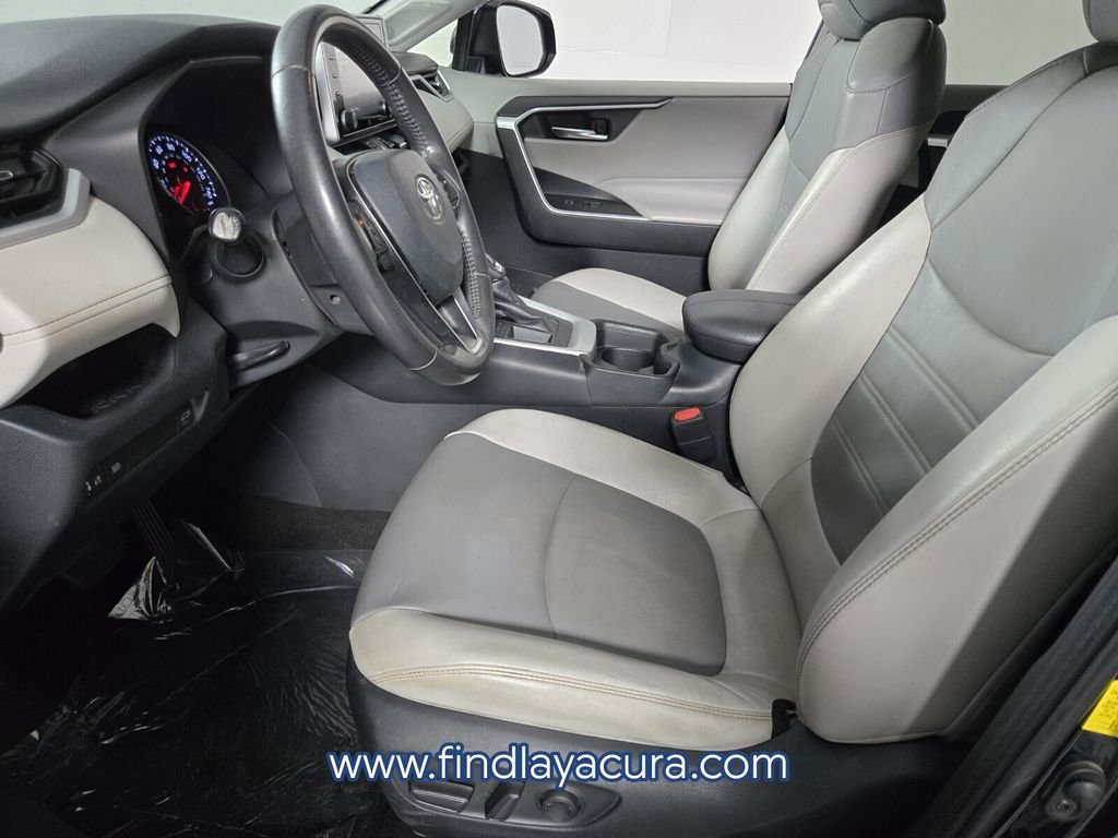 Used 2019 Toyota RAV4 XLE Premium w/ Carpet Mat Package image 13