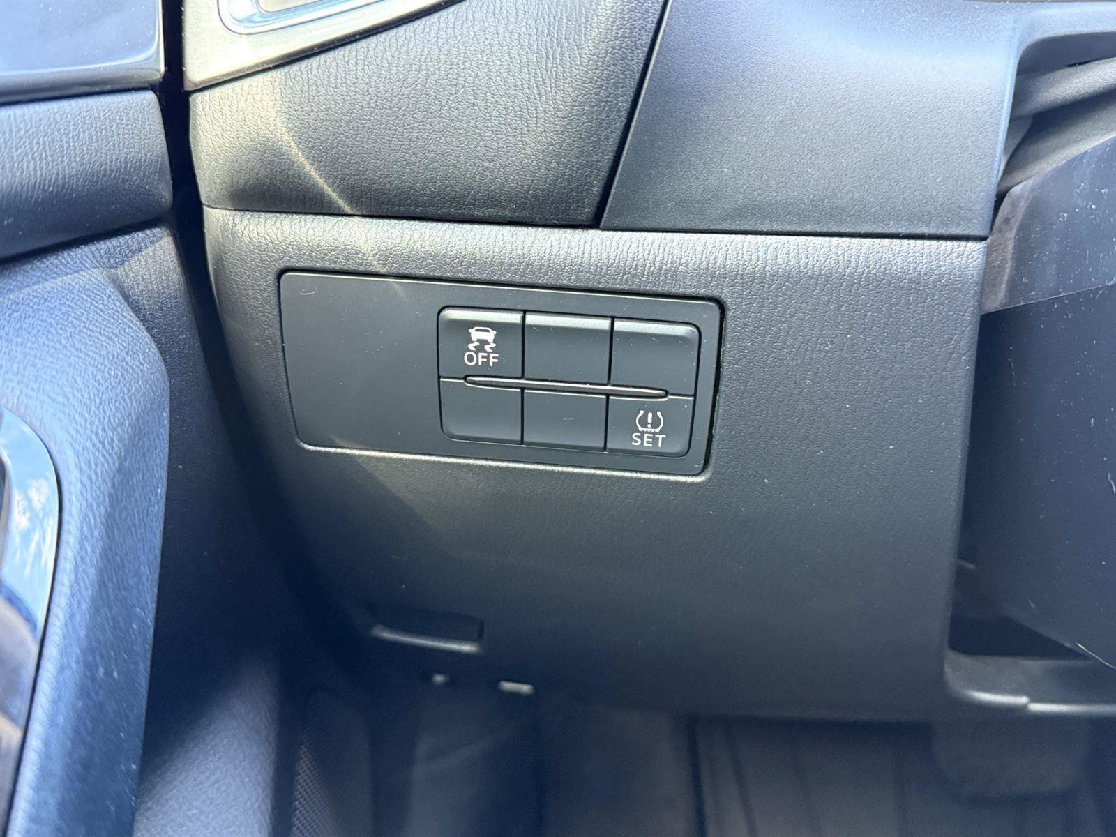 Used 2017 MAZDA MAZDA3 Grand Touring image 19