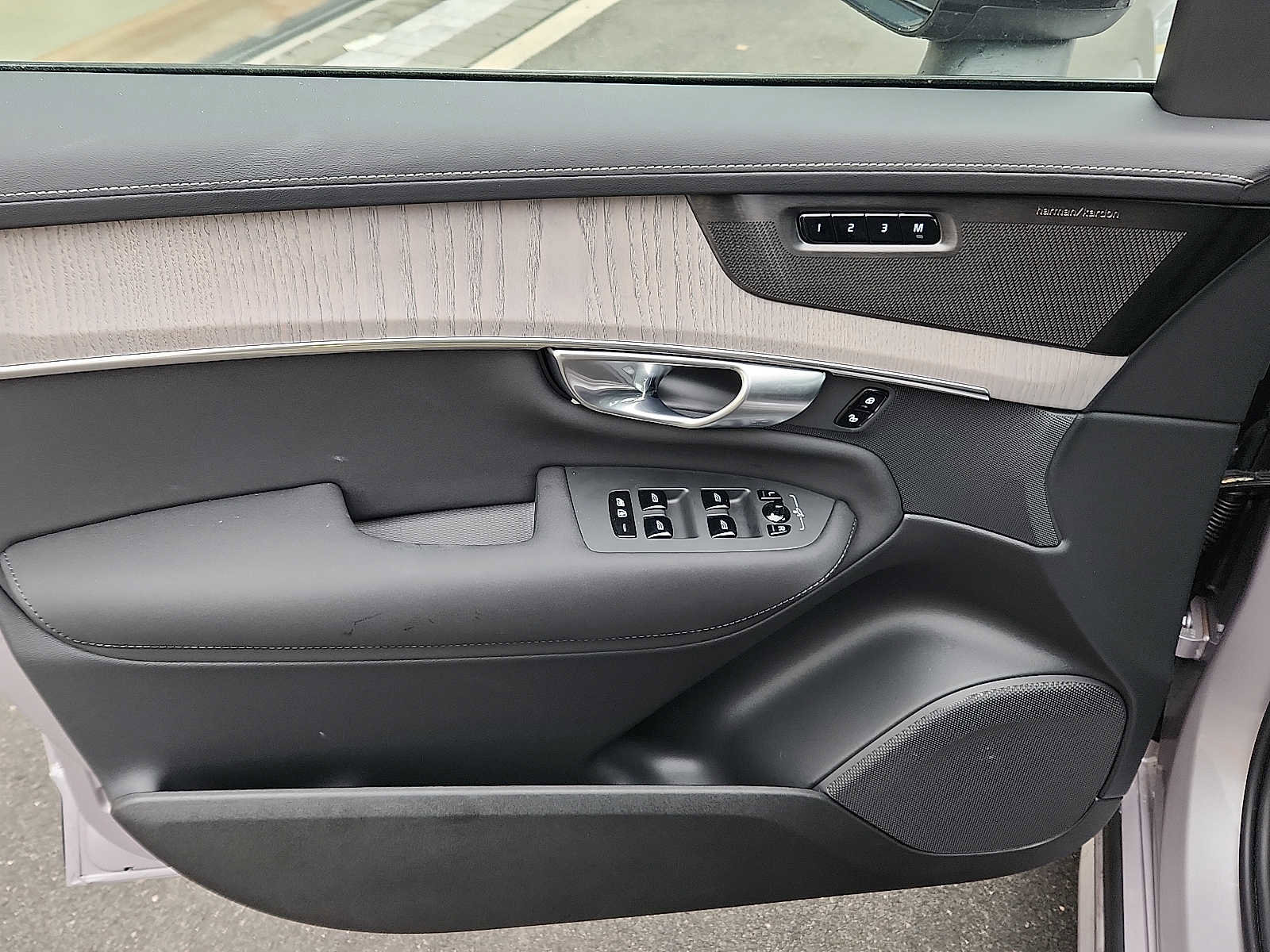 Used 2026 Volvo XC90 B6 Ultra w/ Protection Package Premier image 12