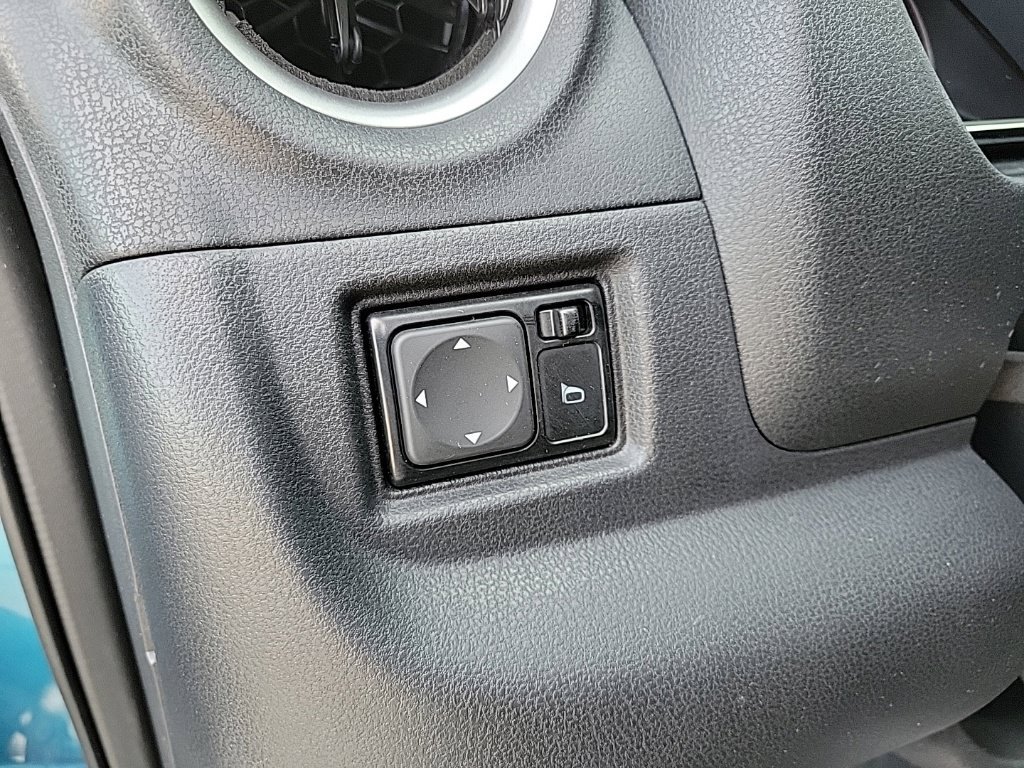 Used 2014 Nissan Versa Note SV FWD image 26
