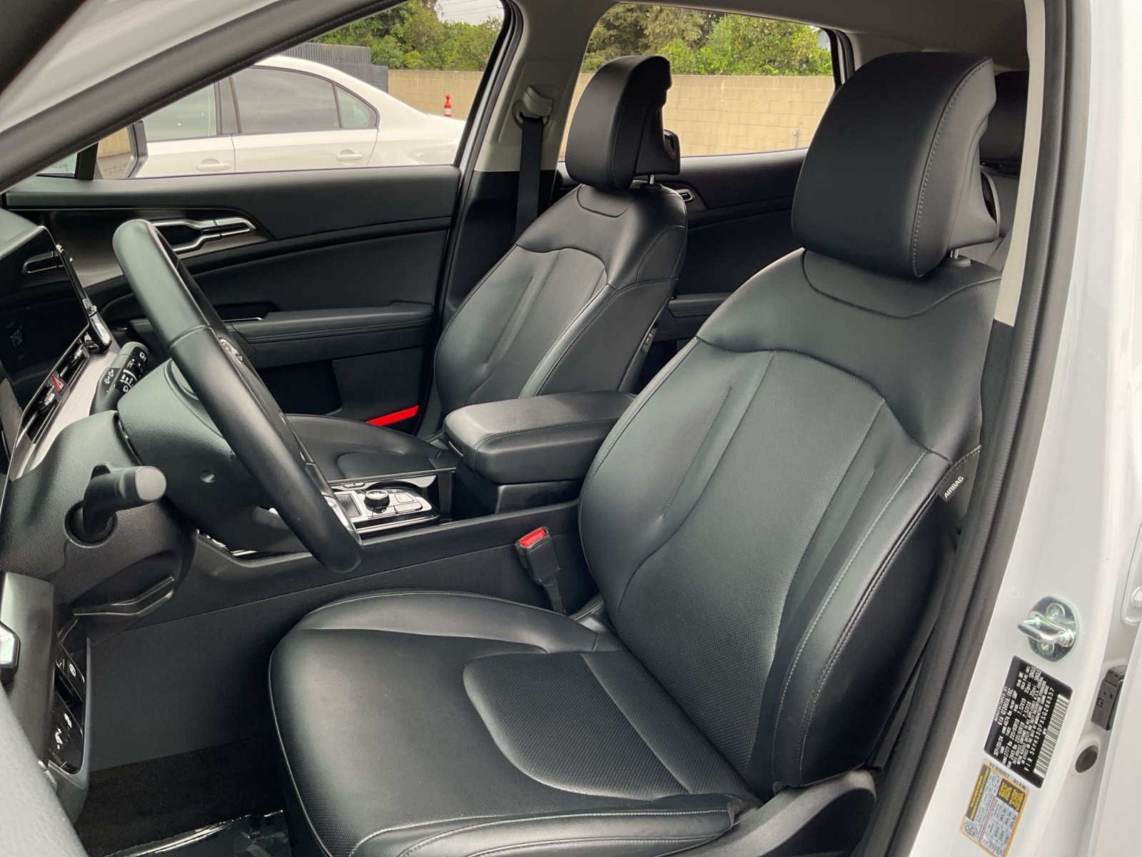 Used 2025 Kia Sportage EX FWD image 18