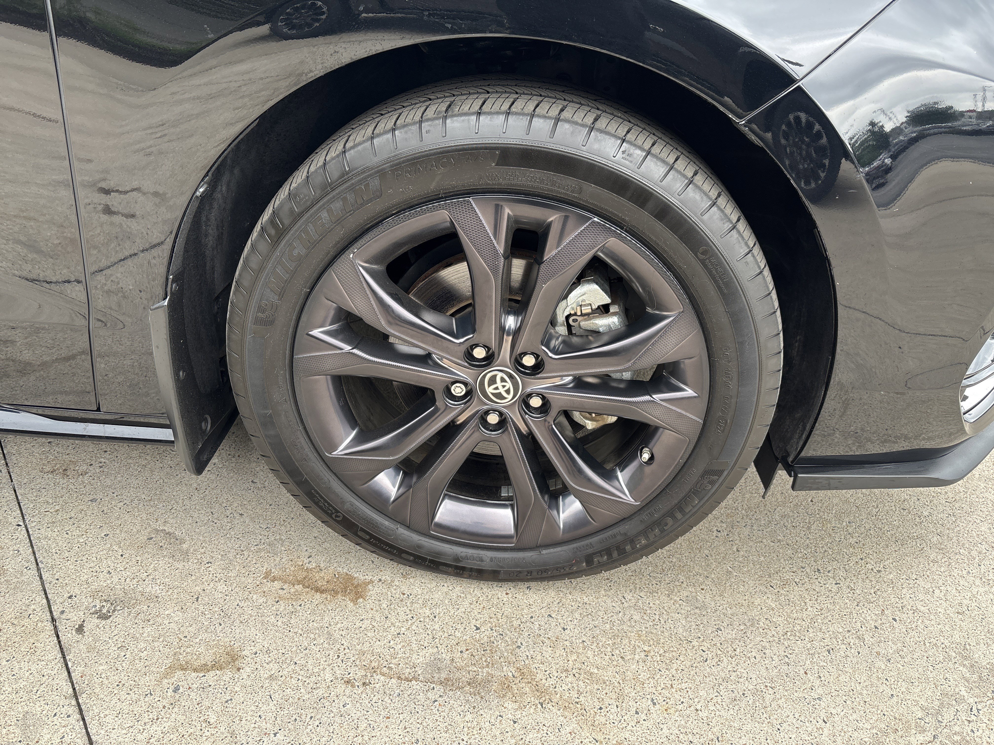 Used 2024 Toyota Sienna XSE FWD image 36