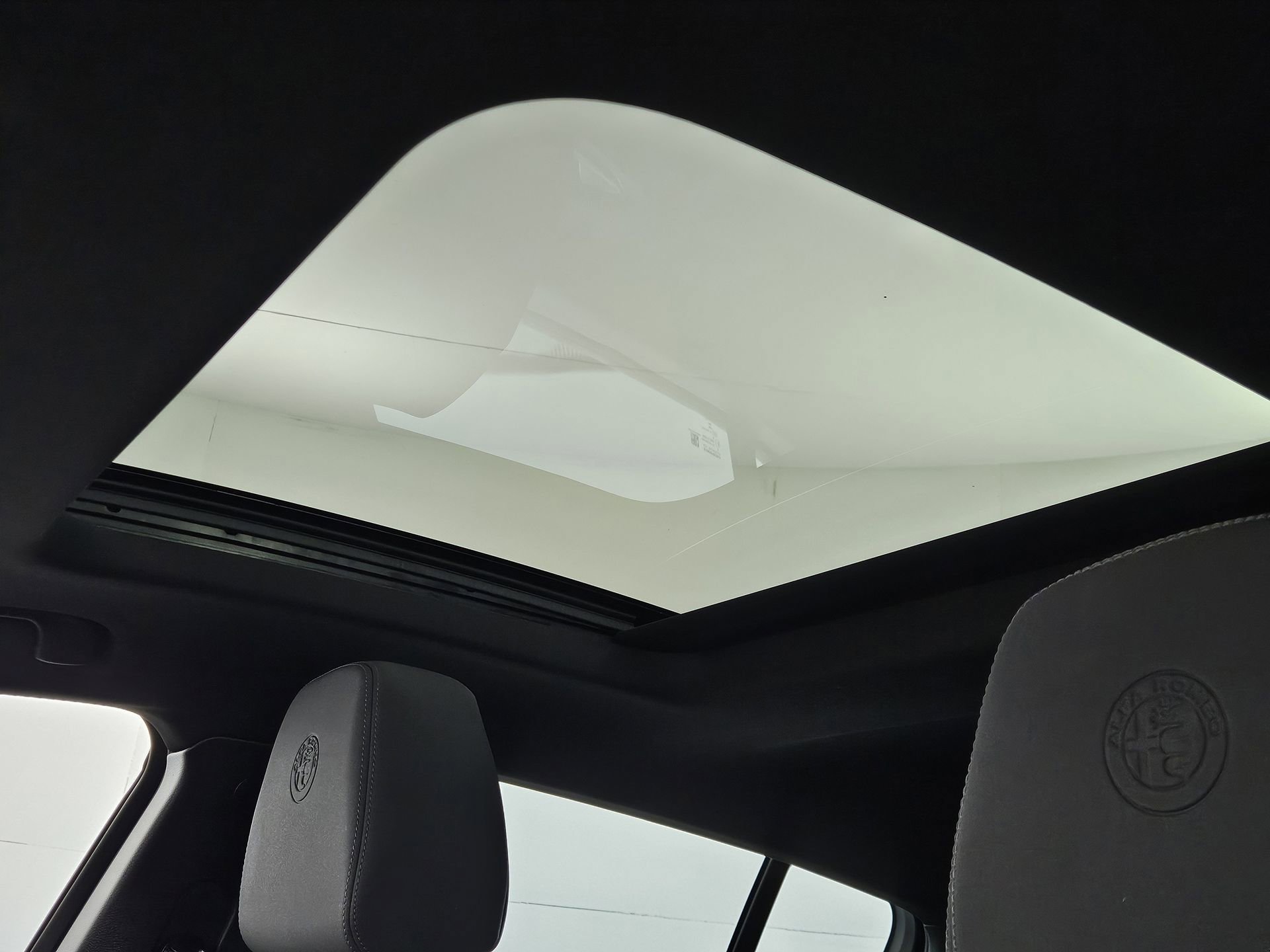 Used 2025 Alfa Romeo Tonale AWD/4WD image 30