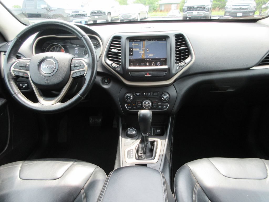 Used 2016 Jeep Cherokee Limited AWD/4WD image 16
