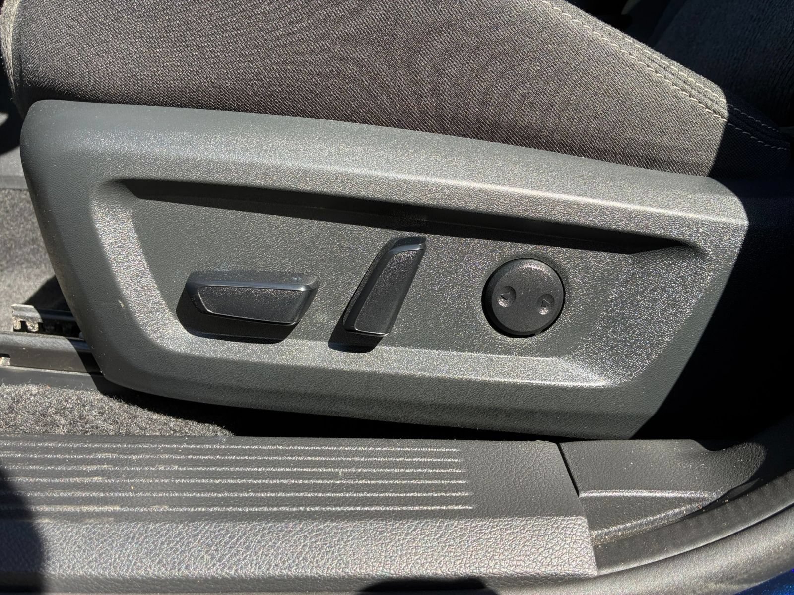 Used 2025 Nissan Rogue SV FWD image 20