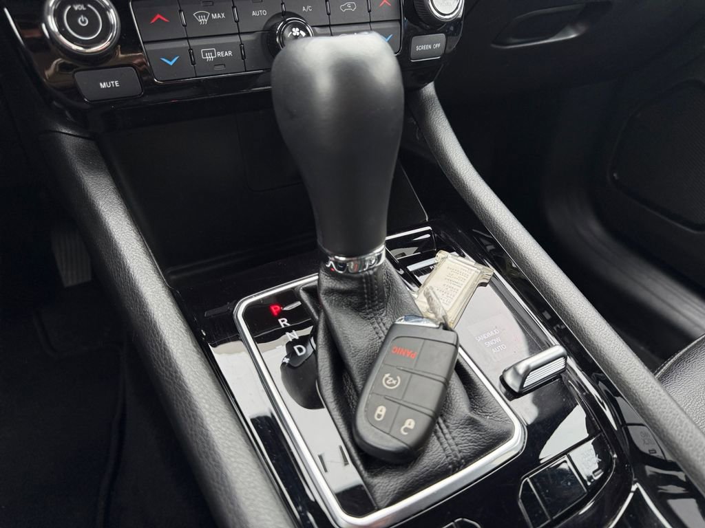 Used 2025 Jeep Compass Limited image 31