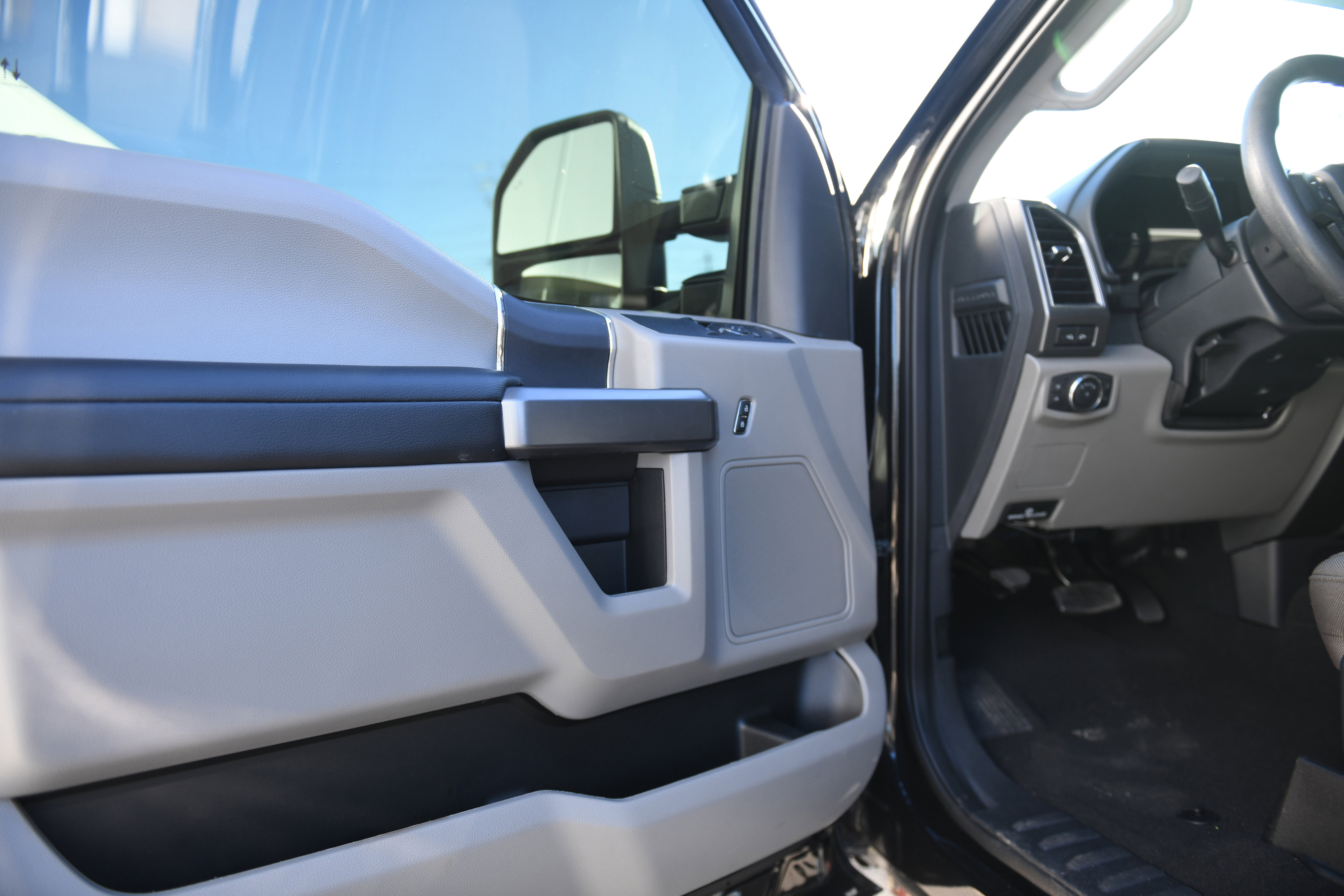 Used 2022 Ford F350 XLT w/ XLT Value Package image 22