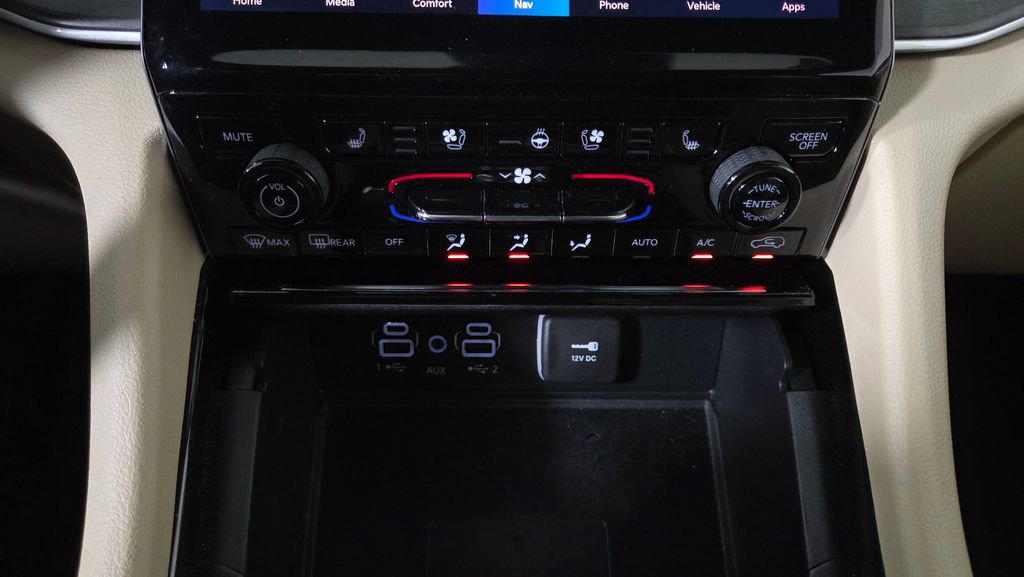 Used 2023 Jeep Grand Cherokee Limited w/ Luxury Tech Group II image 26