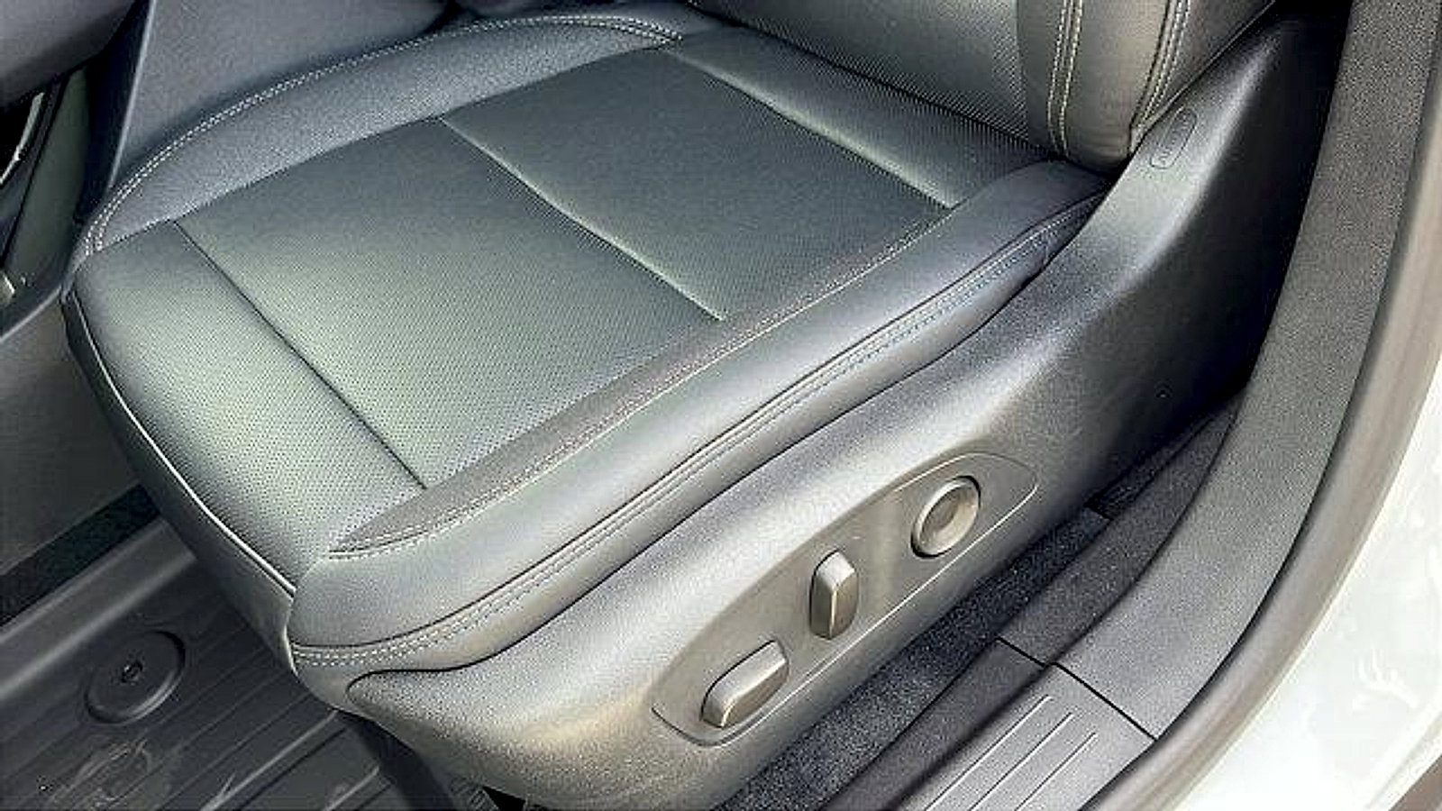 New 2026 Chevrolet Equinox EV LT image 17