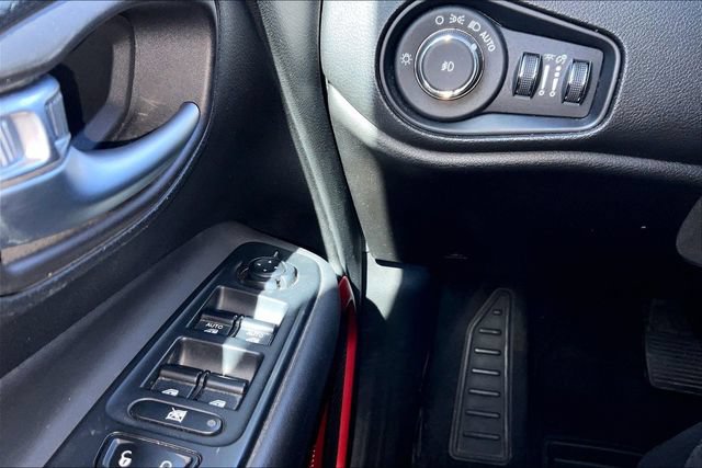Used 2016 Jeep Renegade Trailhawk AWD/4WD image 25