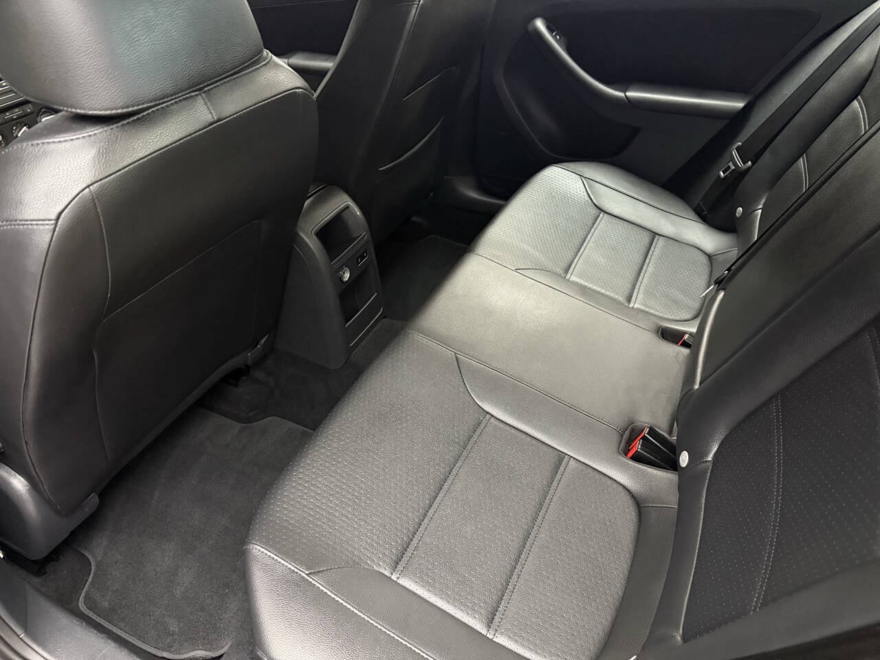 Used 2013 Volkswagen Jetta SE FWD image 21