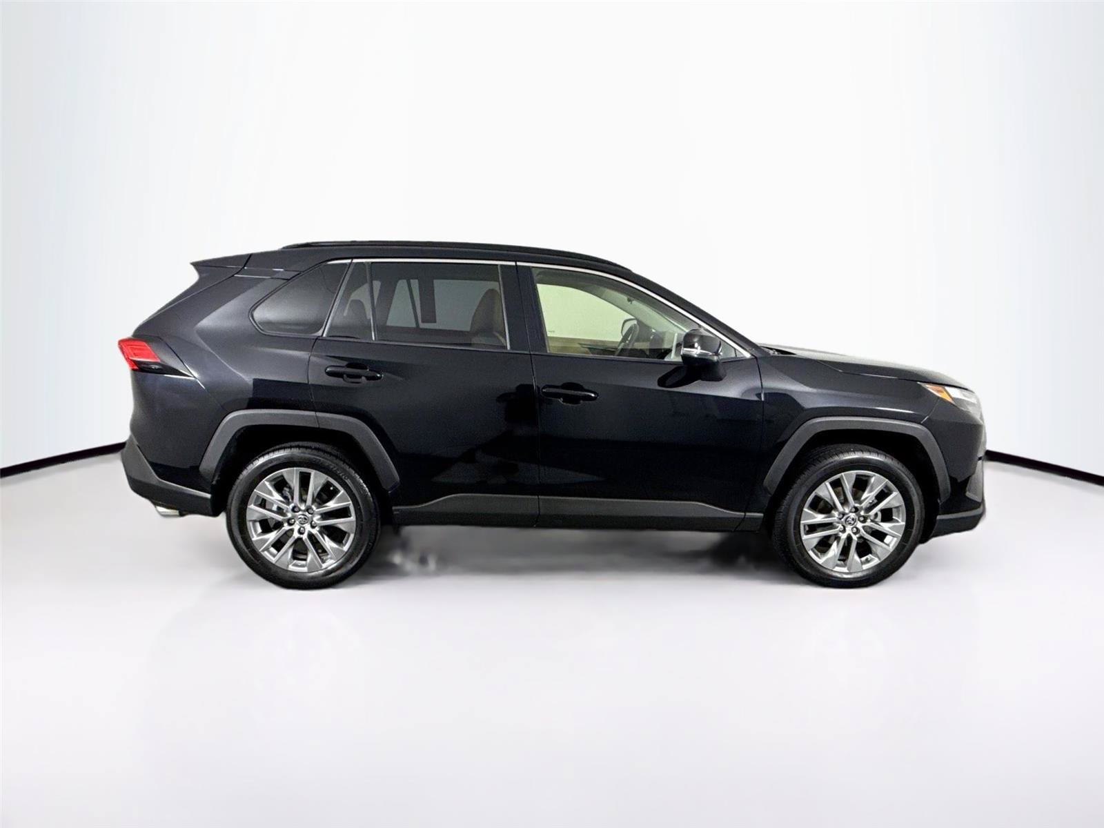 Used 2025 Toyota RAV4 XLE Premium AWD/4WD image 10