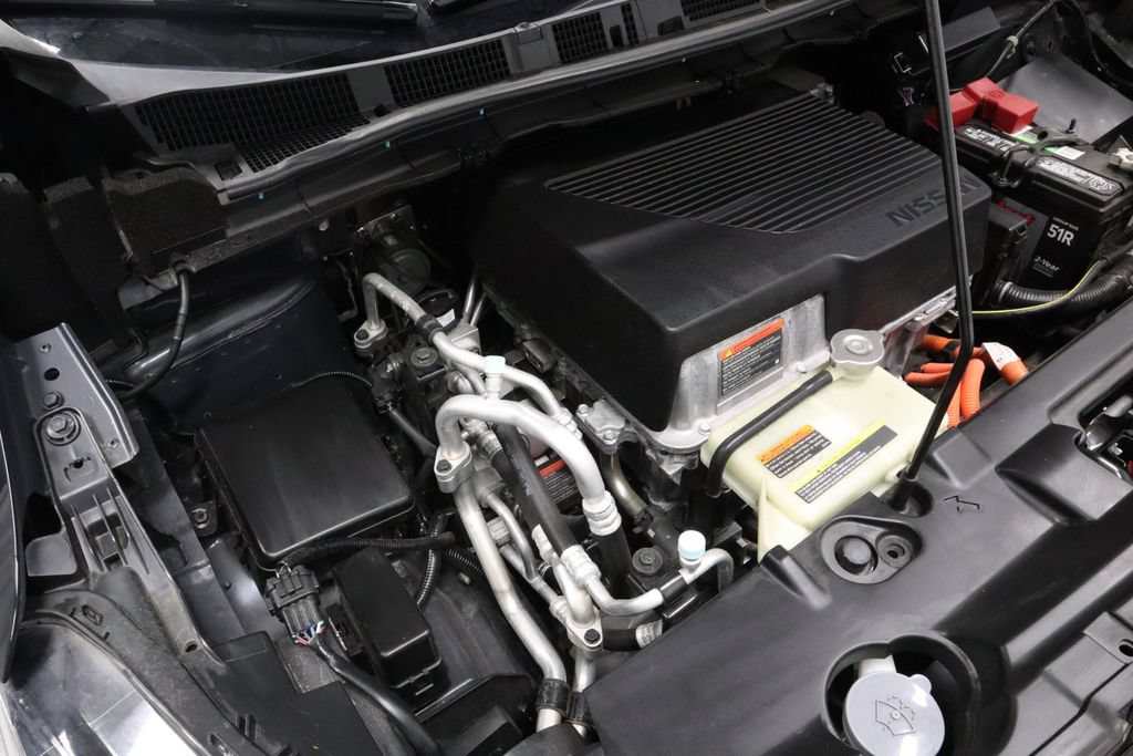 Certified 2018 Nissan Leaf SL w/ SL Technology Package FWD image 15
