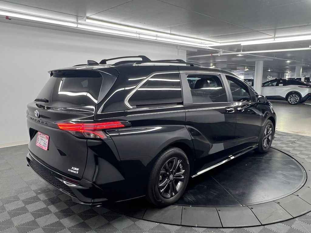 Used 2024 Toyota Sienna XSE w/ XSE Plus Package AWD/4WD image 4