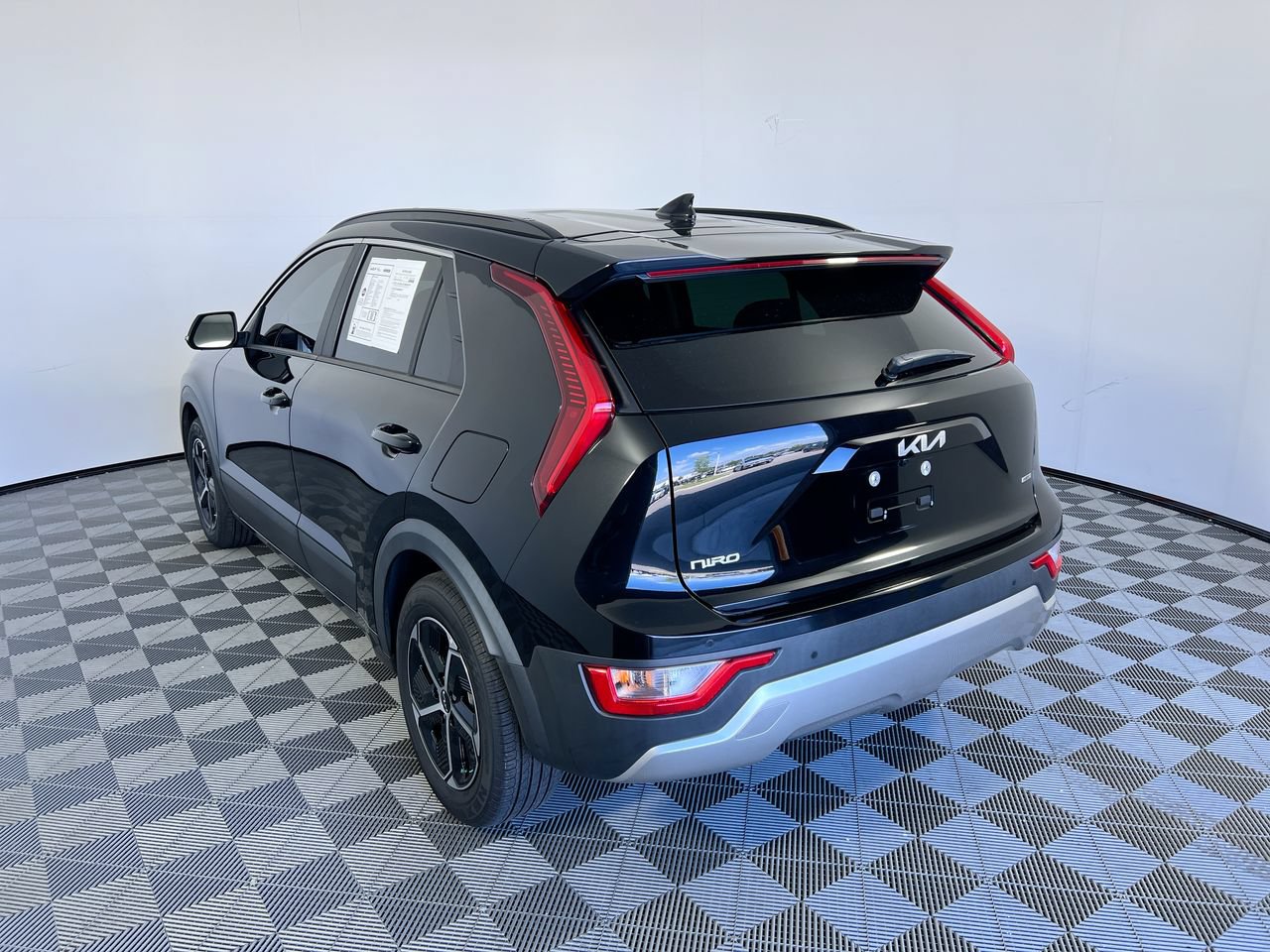 Certified 2024 Kia Niro EX FWD image 5