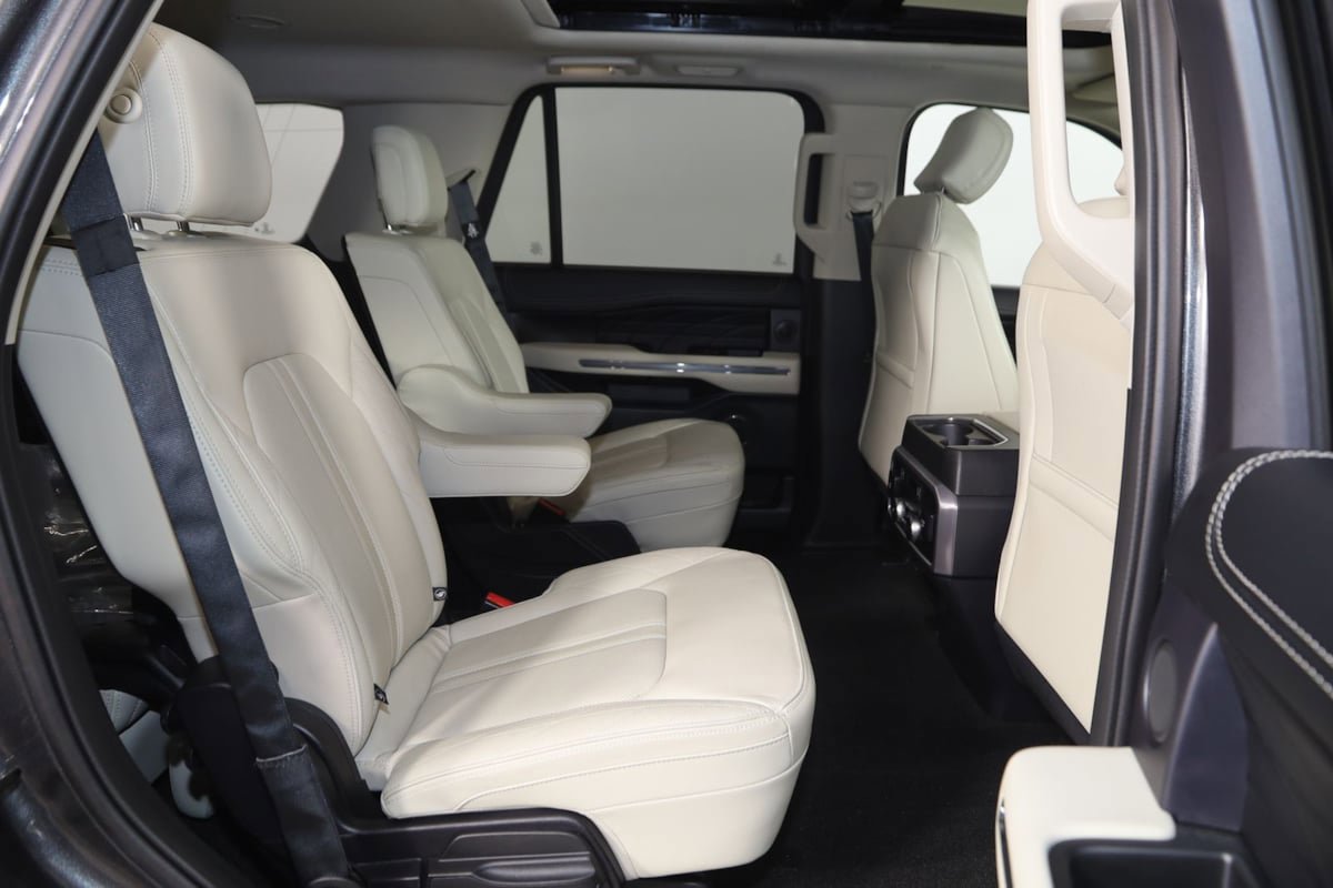 Used 2020 Ford Expedition Platinum AWD/4WD image 16