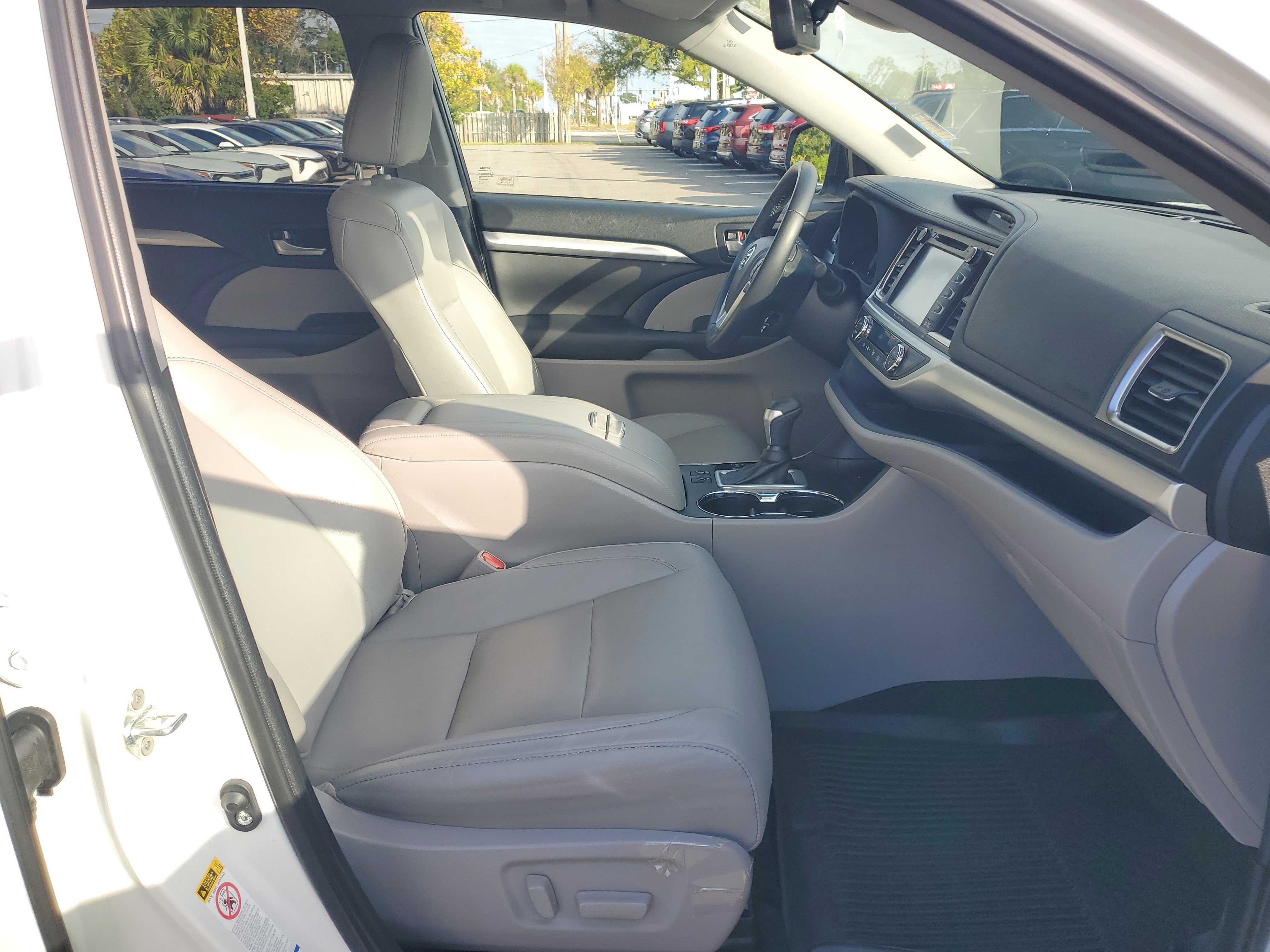 Used 2019 Toyota Highlander XLE image 7