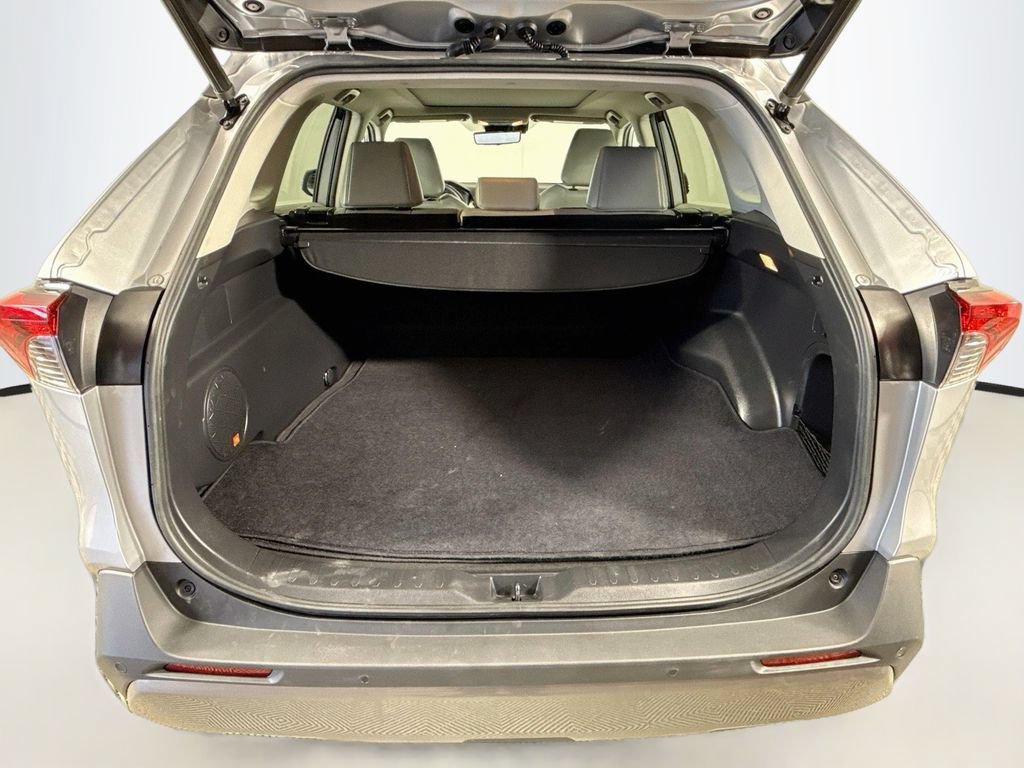 Used 2021 Toyota RAV4 Limited AWD/4WD image 28