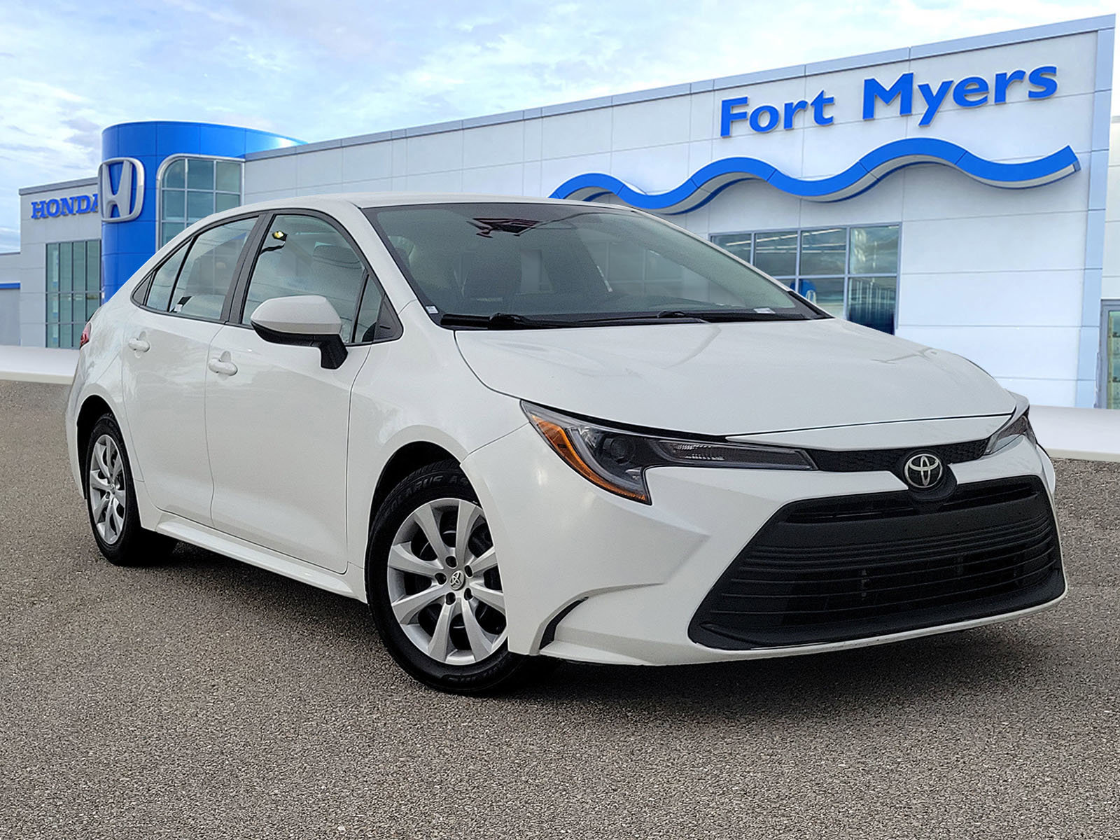 Used 2023 Toyota Corolla LE image 1