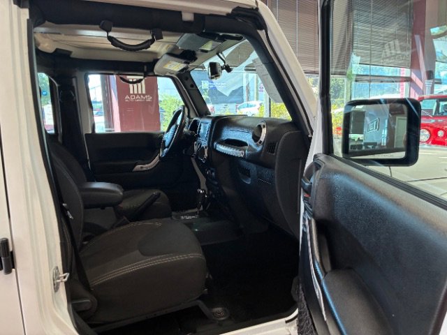 Used 2014 Jeep Wrangler Unlimited Sahara w/ Connectivity Group AWD/4WD image 33