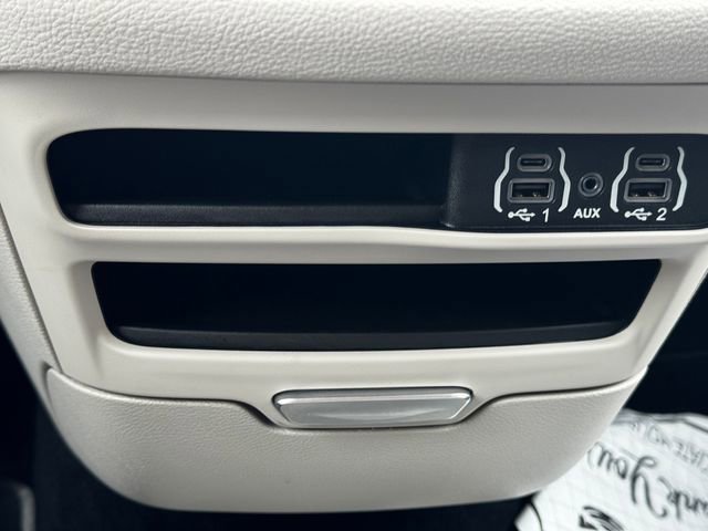 Certified 2023 Chrysler Pacifica Touring-L image 36