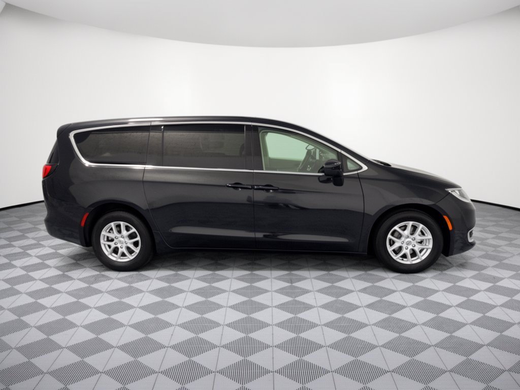 Used 2023 Chrysler Voyager LX FWD image 8