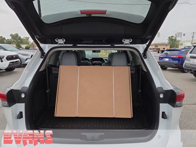 Certified 2025 Toyota Highlander Platinum image 32