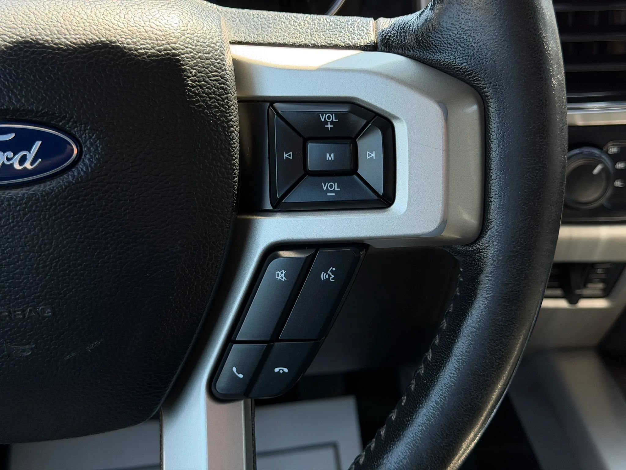 Used 2019 Ford F250 Lariat w/ Lariat Ultimate Package AWD/4WD image 38