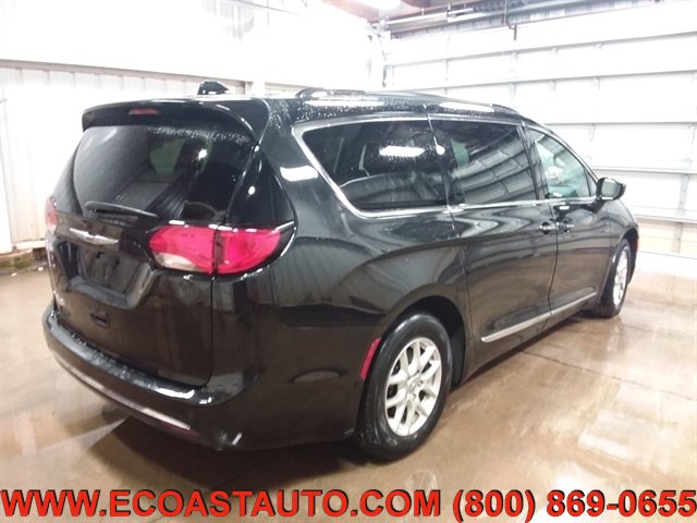 Used 2020 Chrysler Pacifica Touring-L image 4