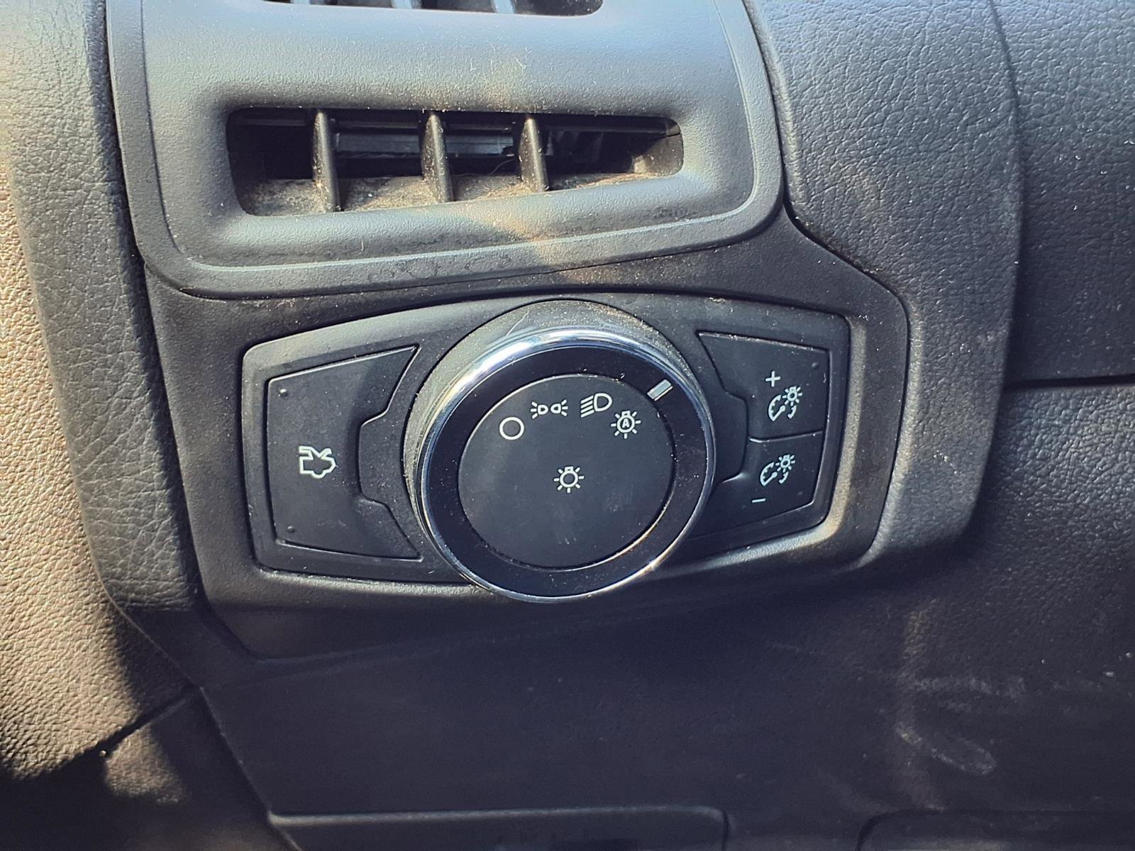 Used 2014 Ford Focus SE w/ SE Winter Package image 16