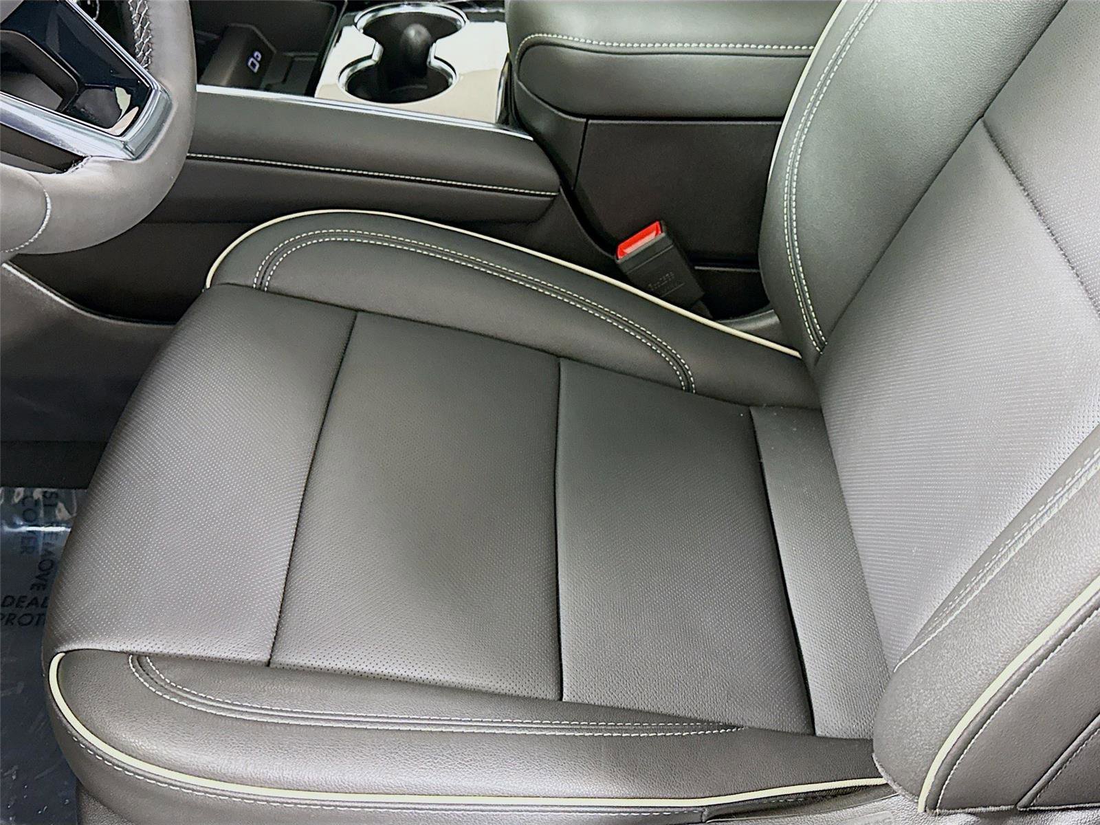 New 2026 Chevrolet Suburban Premier image 15