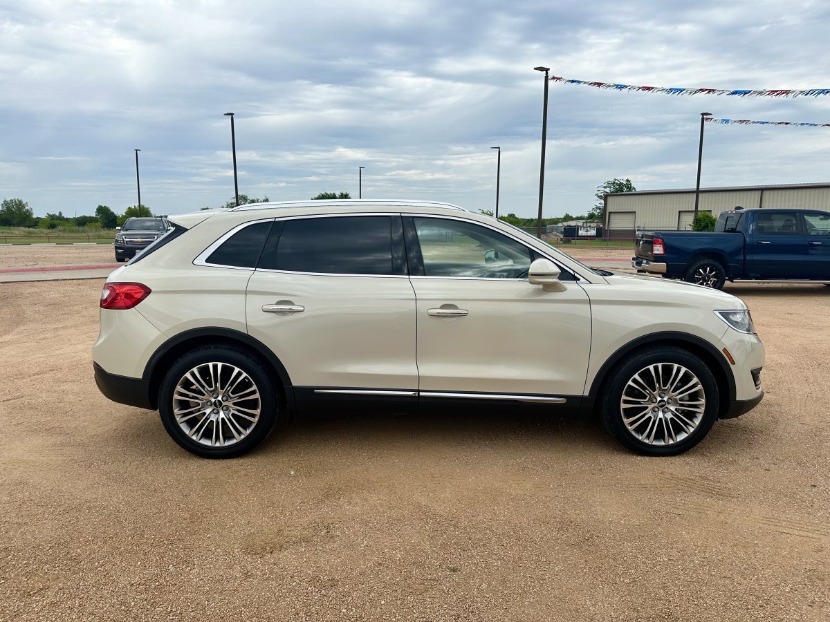 Used 2016 Lincoln MKX Reserve w/ Luxury Package FWD image 5