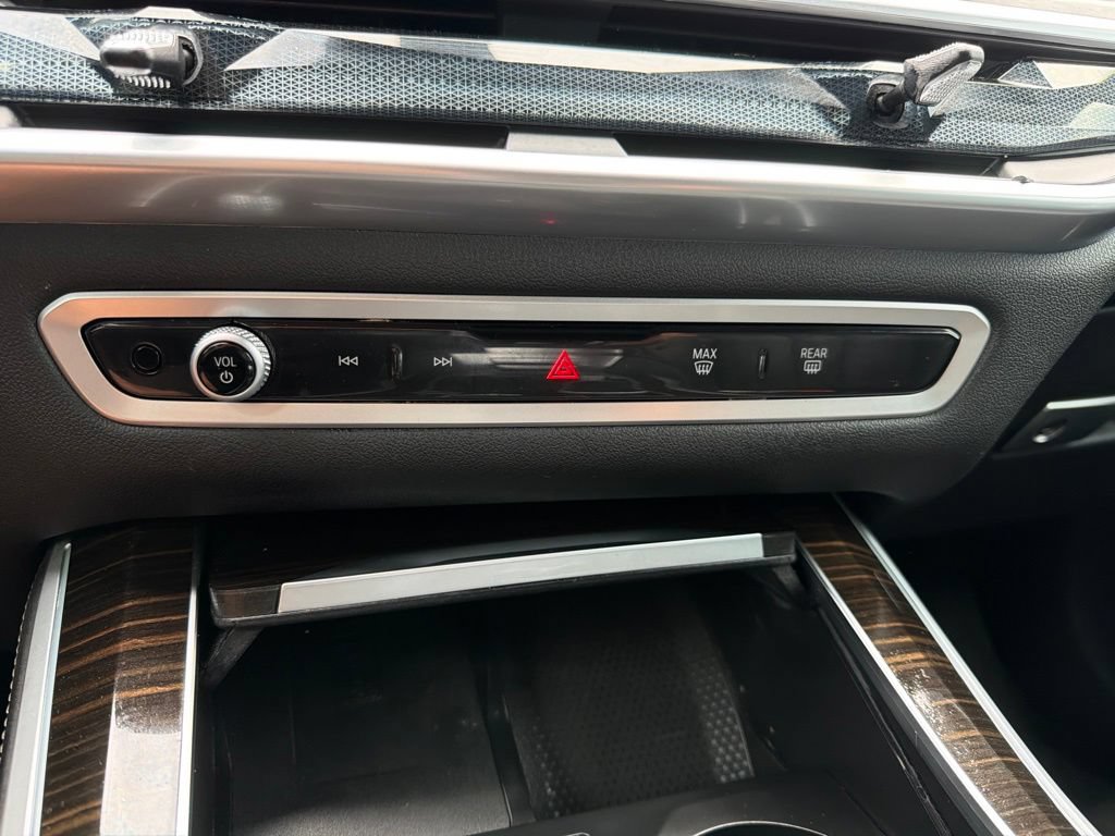 Used 2025 BMW X5 xDrive50e AWD/4WD image 12