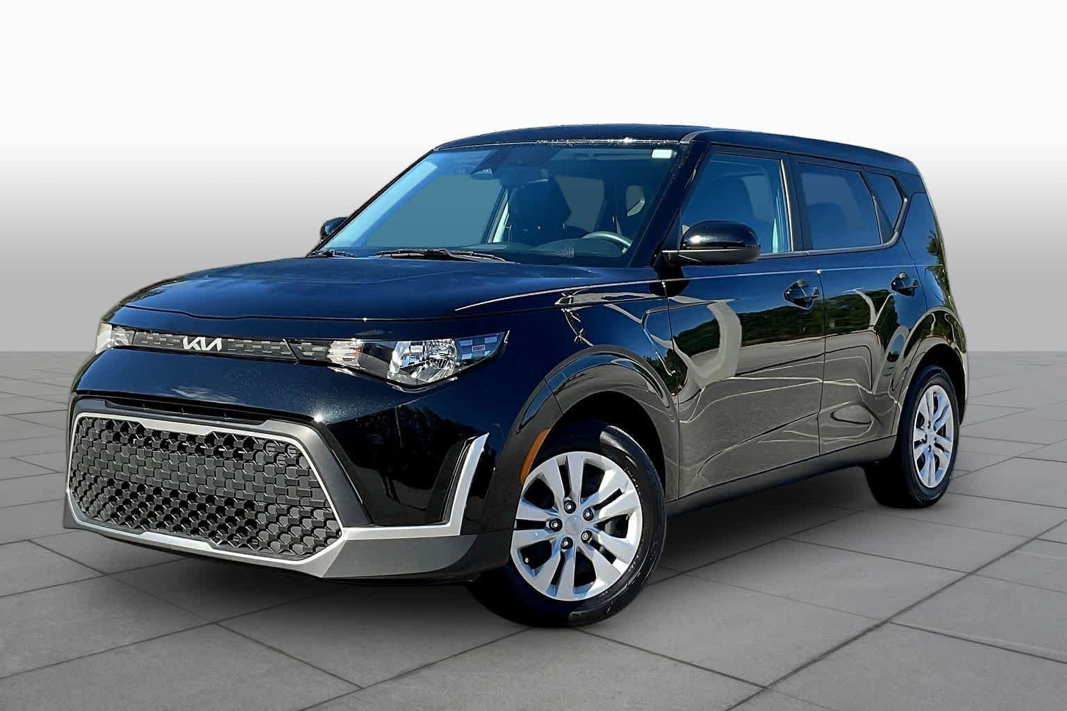 Used 2025 Kia Soul LX FWD image 1