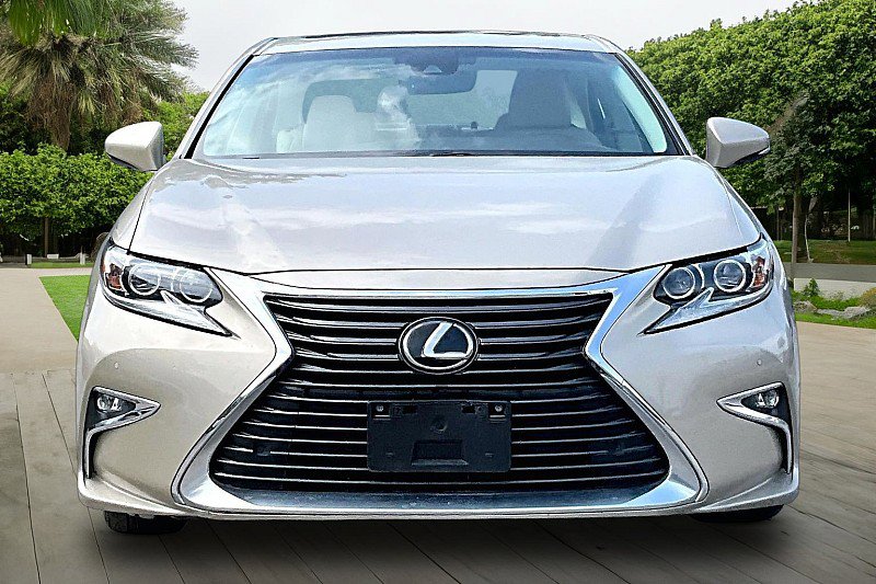 Used 2017 Lexus ES 350 w/ Luxury Package FWD image 2