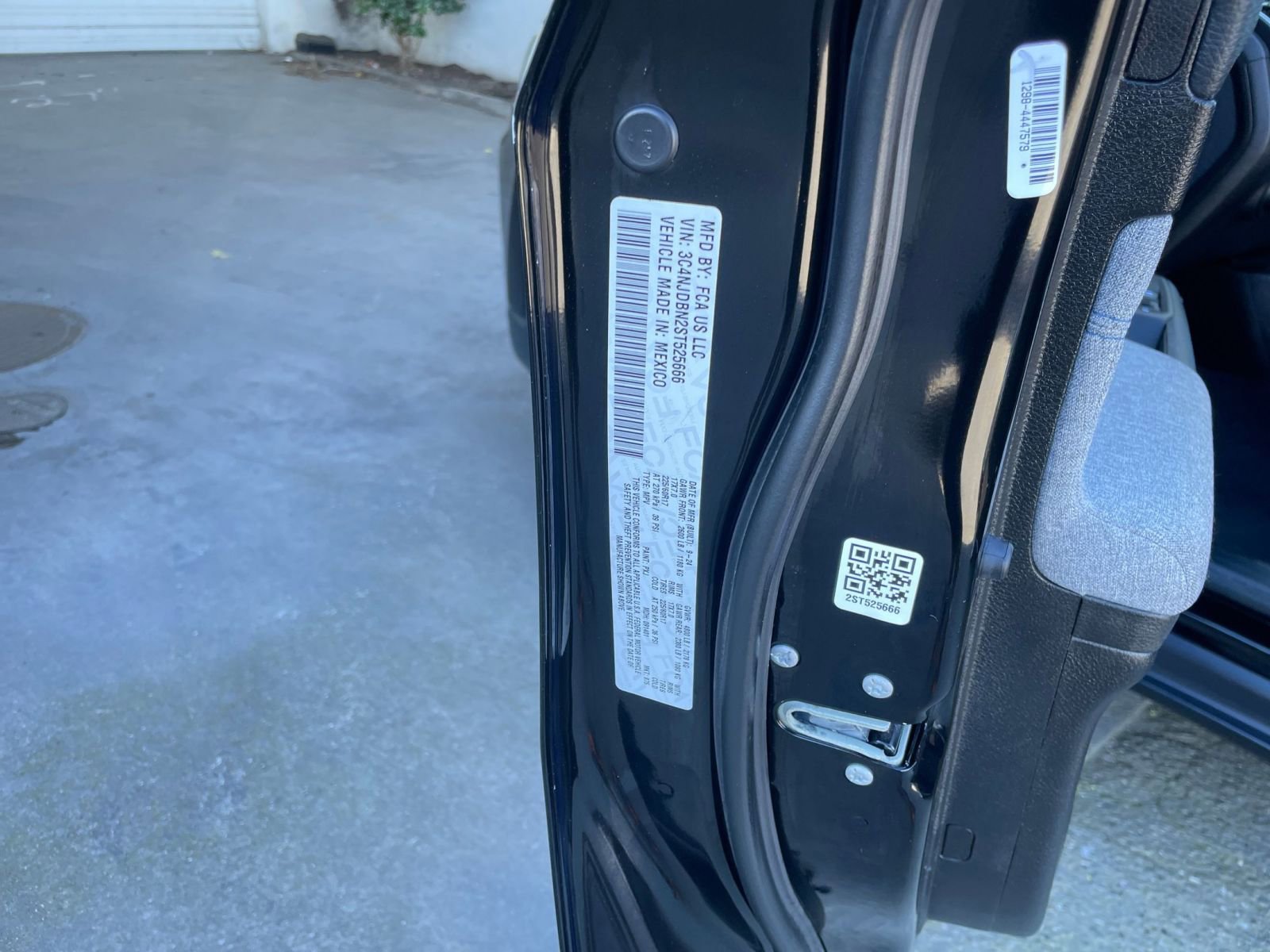 Used 2025 Jeep Compass Latitude image 29