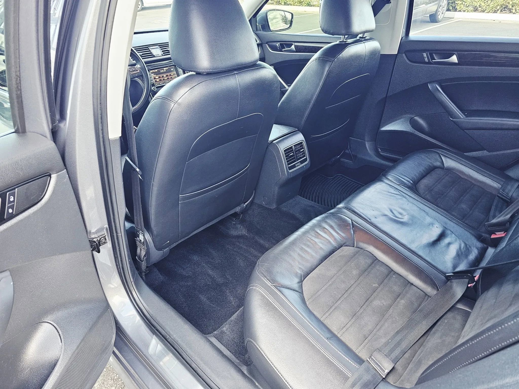 Used 2014 Volkswagen Passat TDI SEL Premium image 10