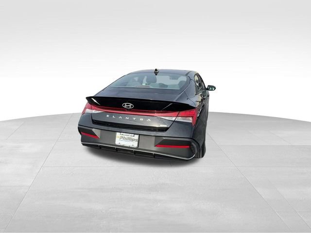 Used 2025 Hyundai Elantra SEL image 9