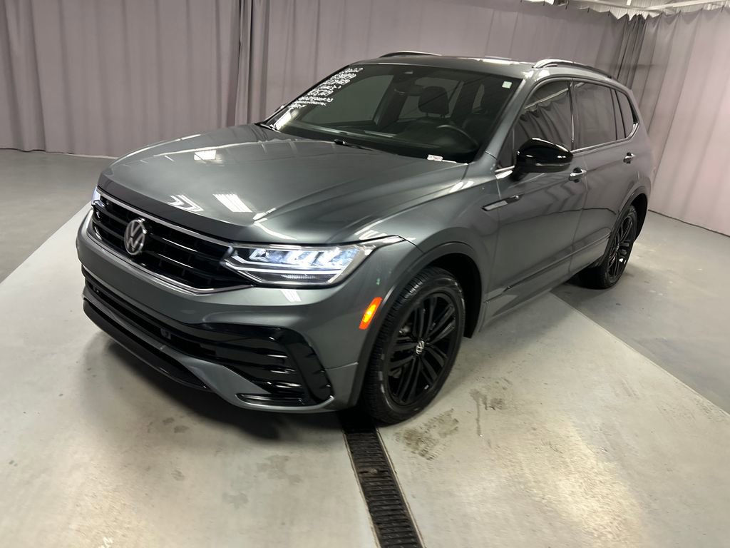 Used 2022 Volkswagen Tiguan SE R-Line image 3
