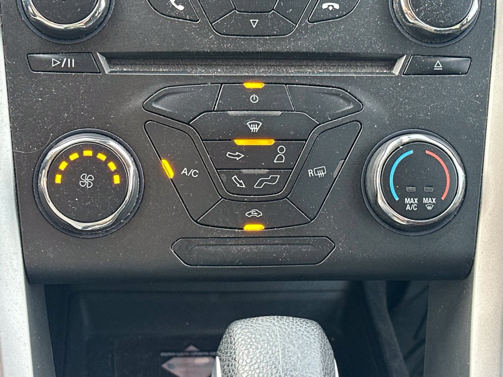Used 2016 Ford Fusion SE FWD image 24
