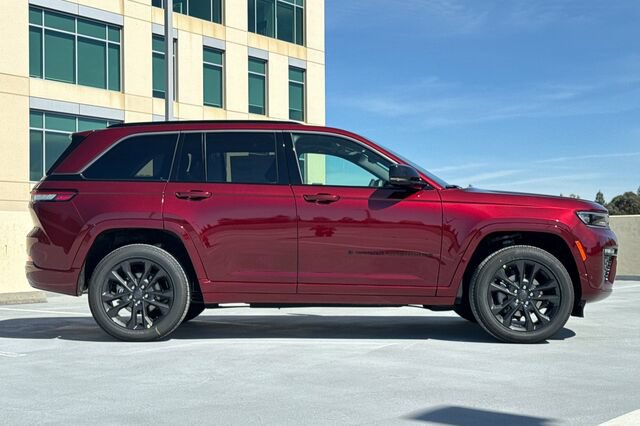 New 2026 Jeep Grand Cherokee Limited AWD/4WD image 3