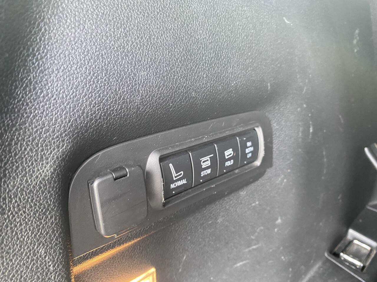 Used 2017 Ford Explorer Limited AWD/4WD image 27